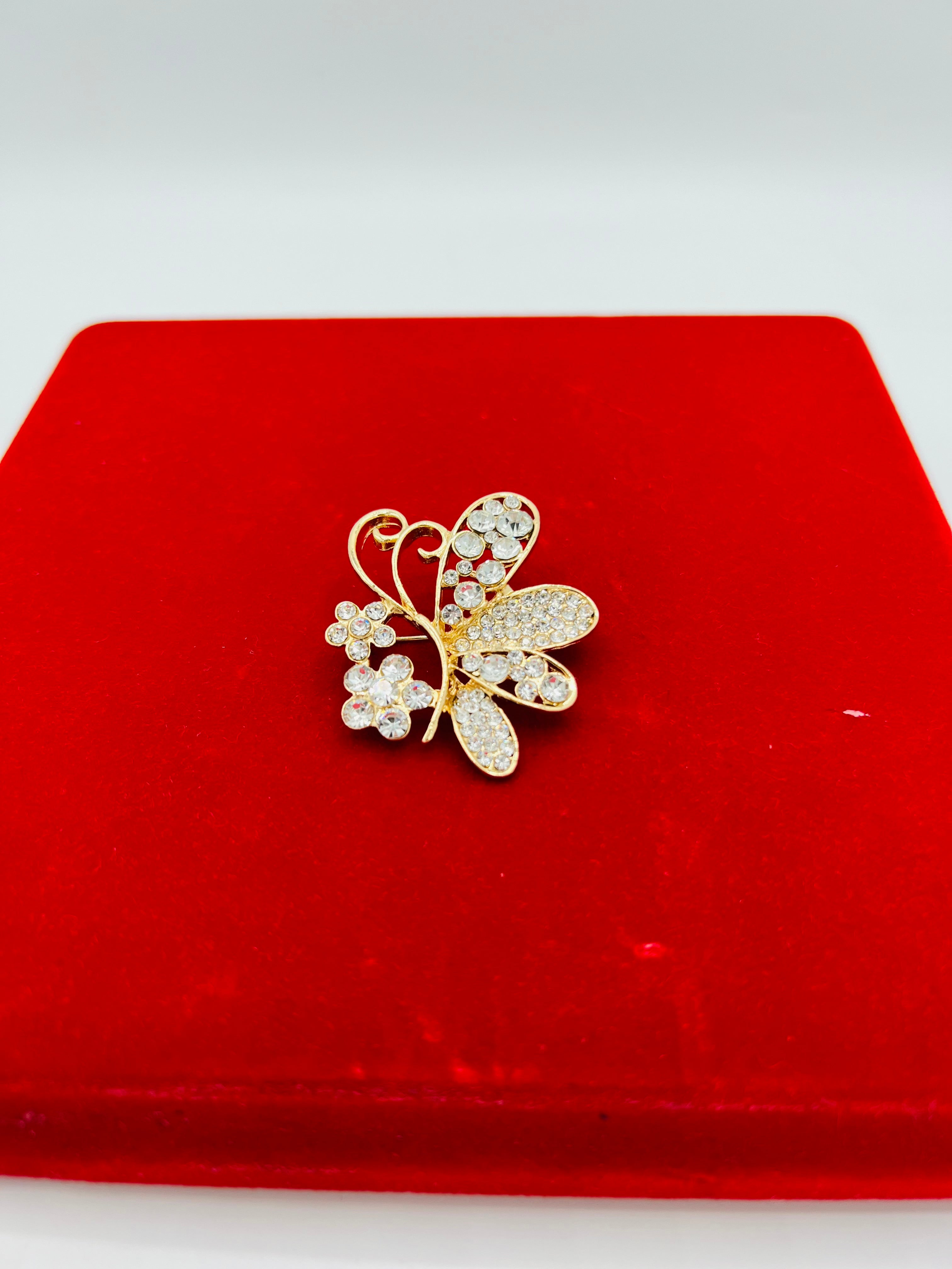 Broche papillon fleurs doré strass