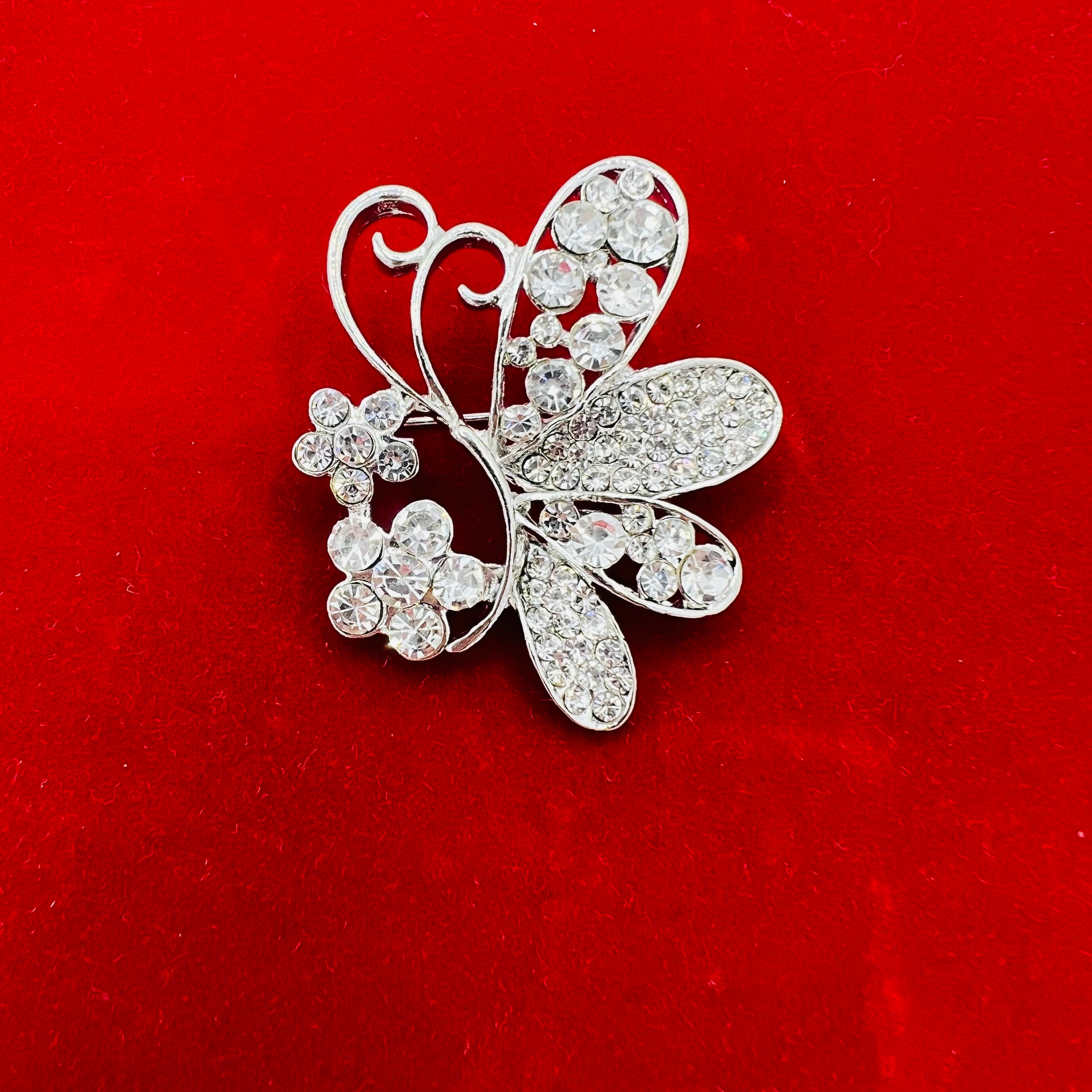 Broche argenté papillon fleurs strass