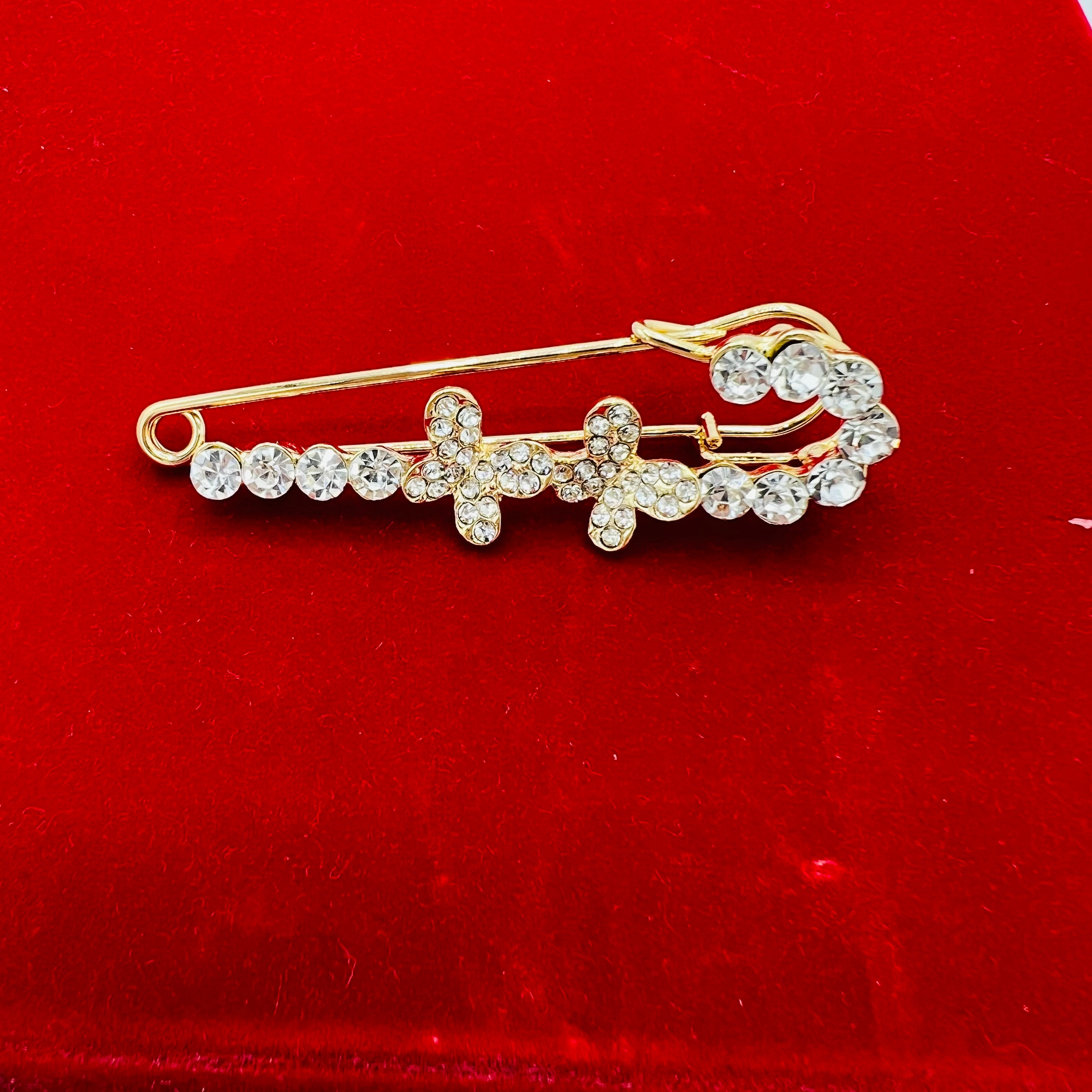 Broche épingle à nourrice dorée strass 