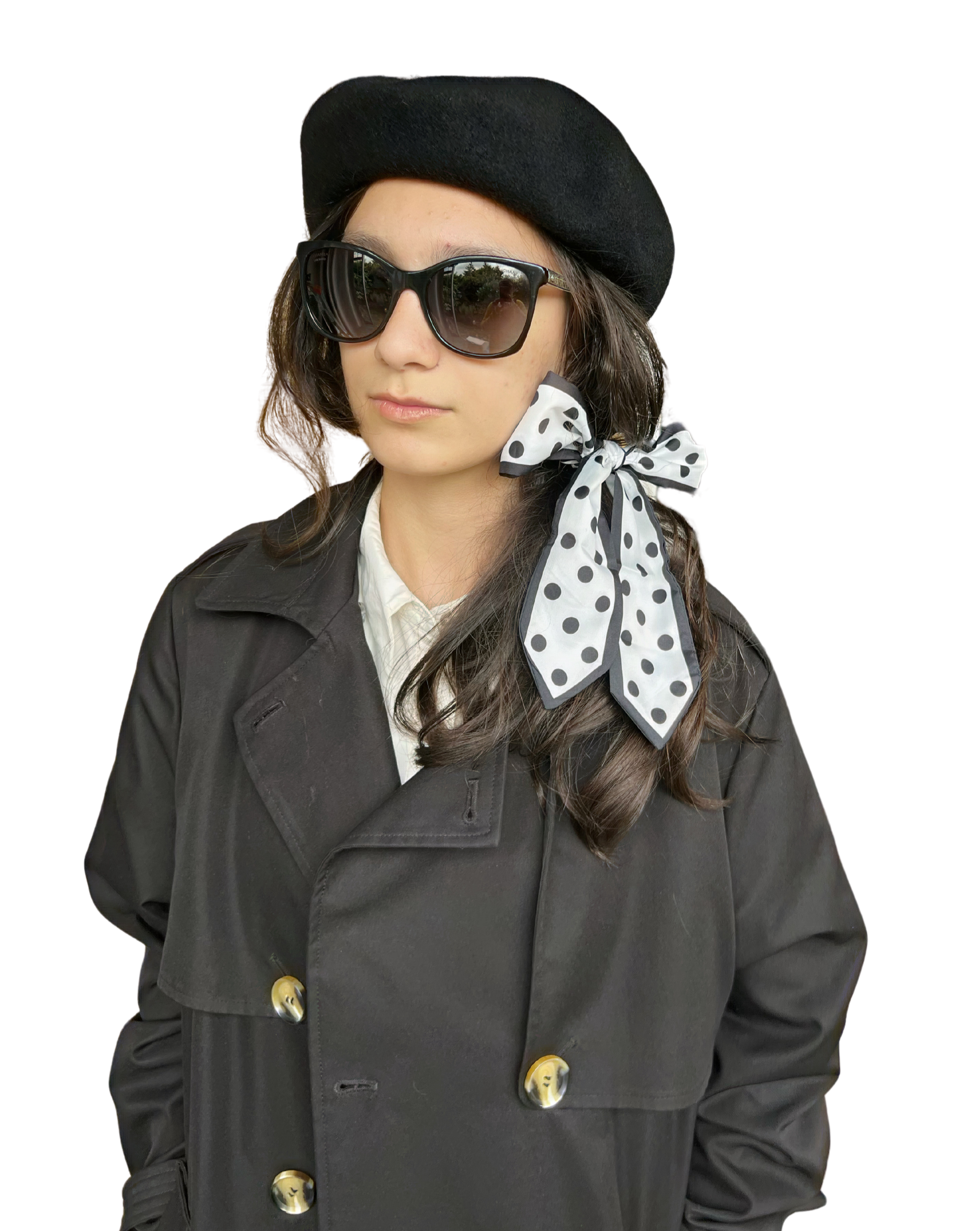 adolescente qui porte béret noir et mini foulard Maison Eba