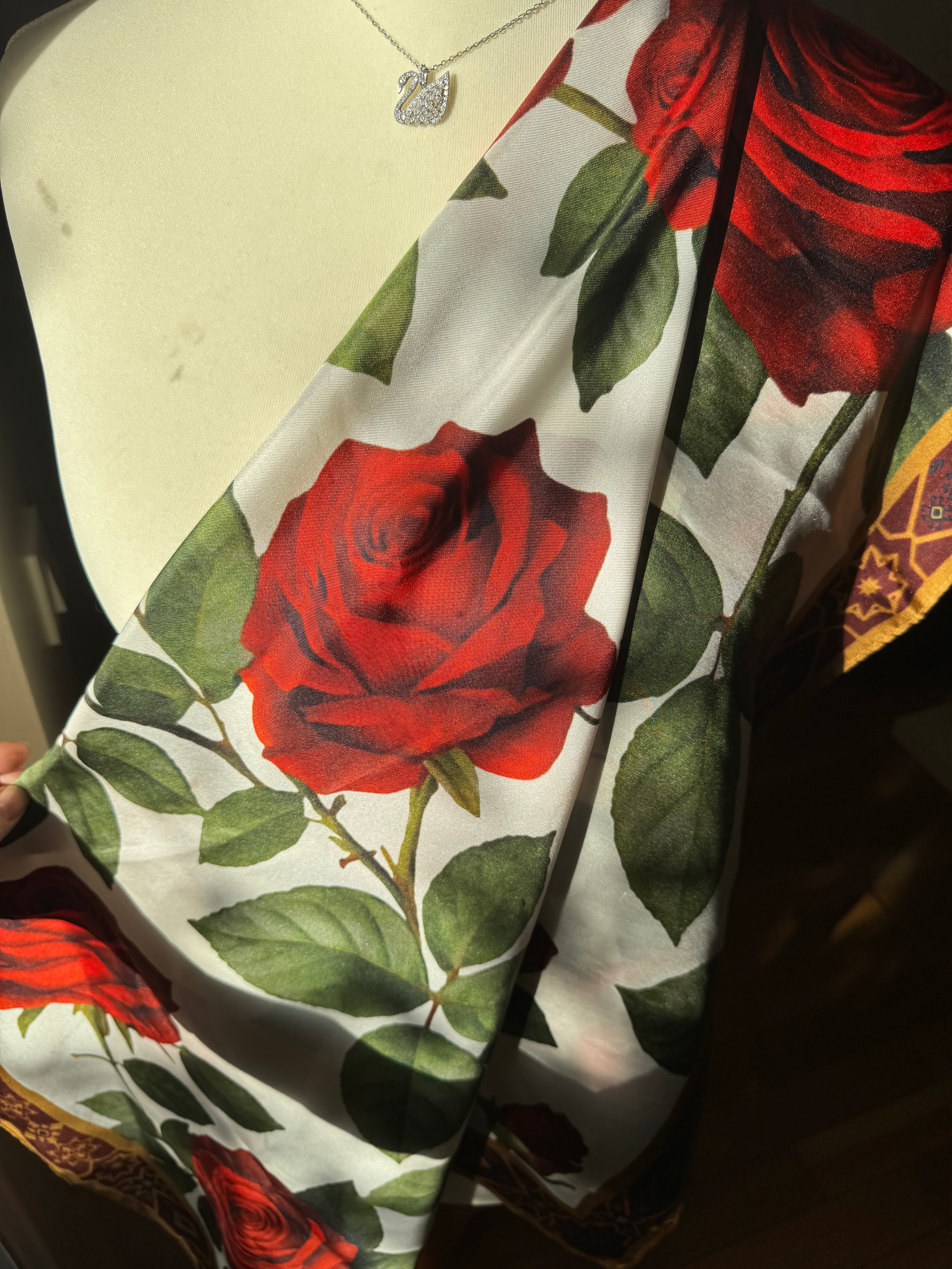 Foulard carré soie - Les Roses de Hafez
